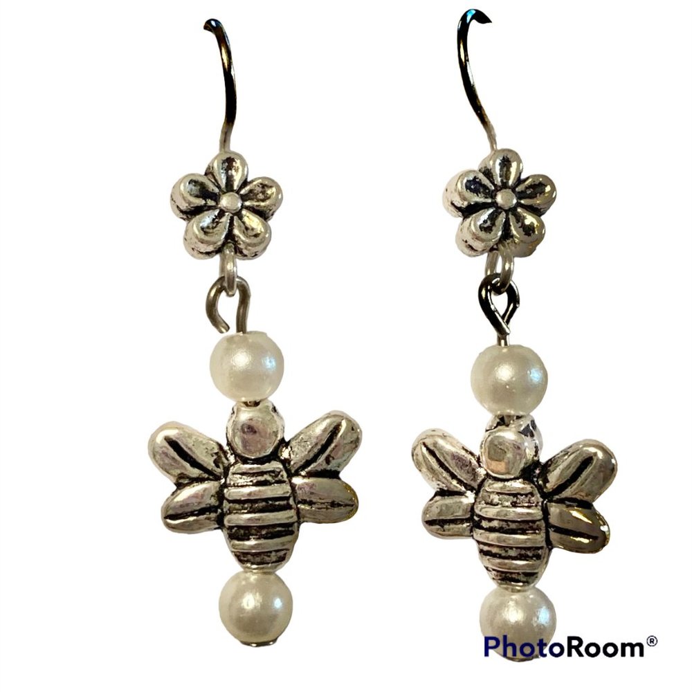 White Pearl Bumble Bee Earrings Silver Plated Dangle Insect Queen Bea Glass Bead